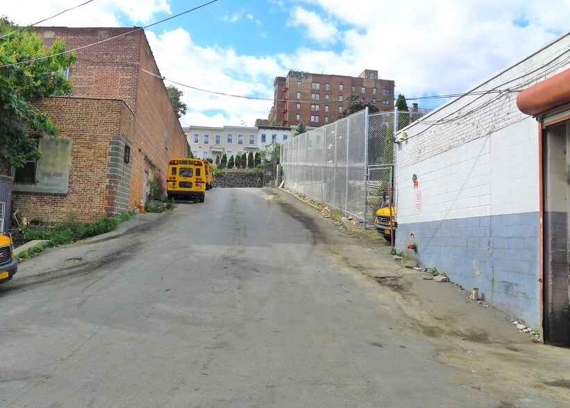 70 Palisades Ave, Yonkers, NY 10701 Warehouse For Sale