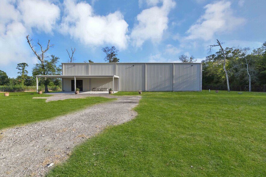 More Photos Of 16326 Bear Bayou Dr, Channelview Flex For Sale