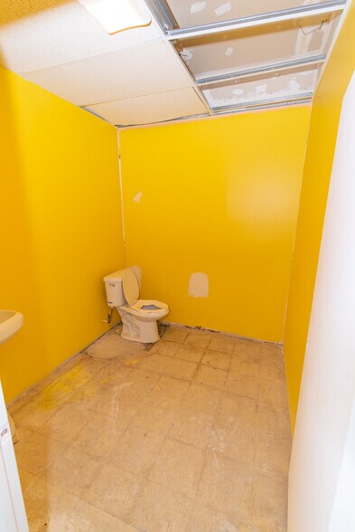 More Photos Of 19 W Bel Air Ave, Aberdeen Storefront For Lease