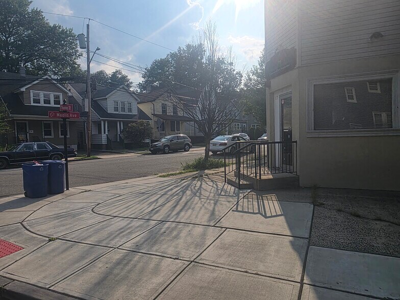 More Photos Of 17 Maolis Ave, Bloomfield Storefront Retail Residential For Sale
