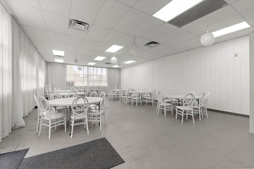 More Photos Of 2300 S Schaefer Hwy, Detroit Storefront For Sale