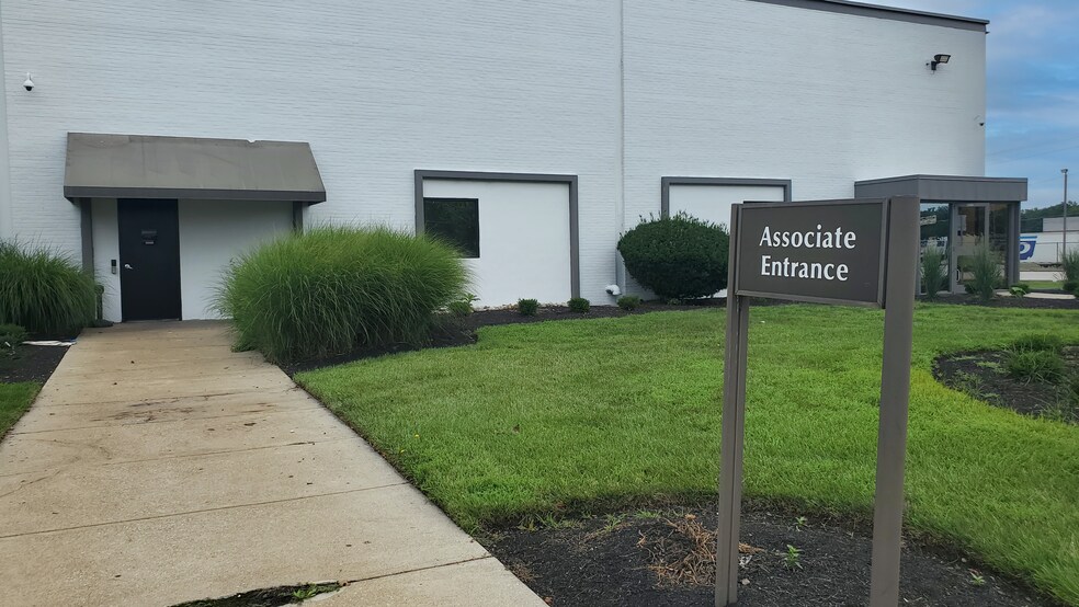 More Photos Of 4500 Groves Rd, Columbus Warehouse For Lease