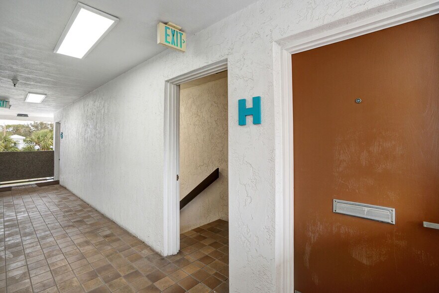 More Photos Of 1717 2nd St, Sarasota Office For Lease