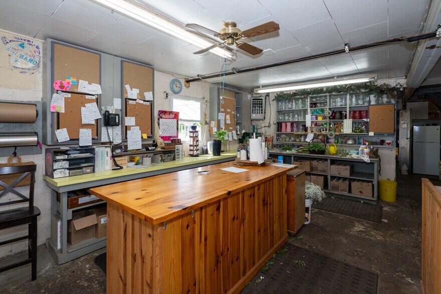 More Photos Of 180 Davis St, Croswell Garden Center For Sale