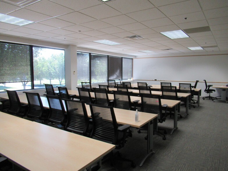 More Photos Of 3201 W White Oaks Dr, Springfield Office For Sale