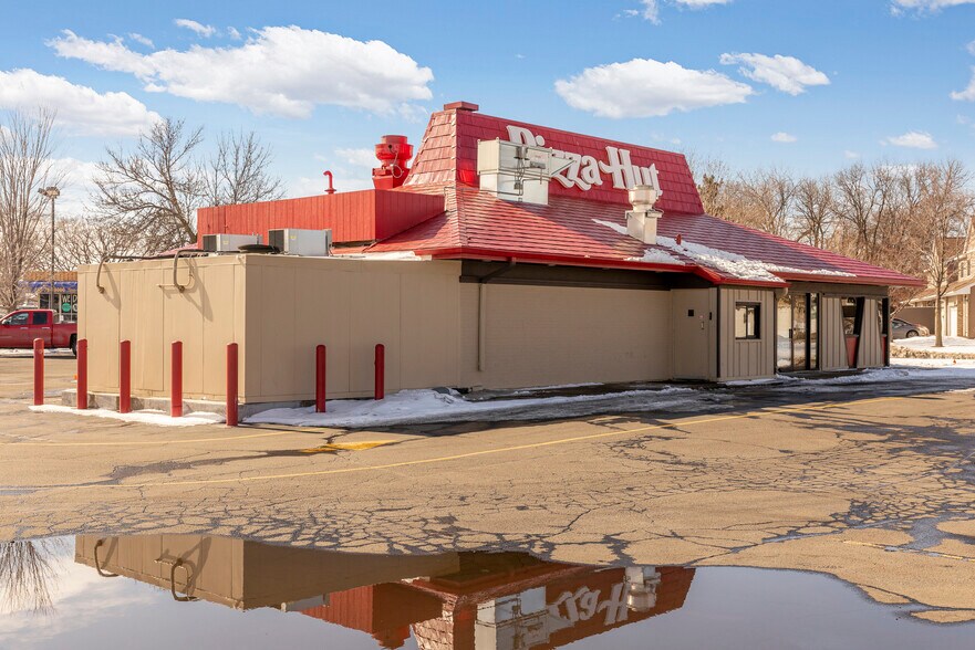 More Photos Of 8156 NE Highway 65, Minneapolis Fast Food For Sale