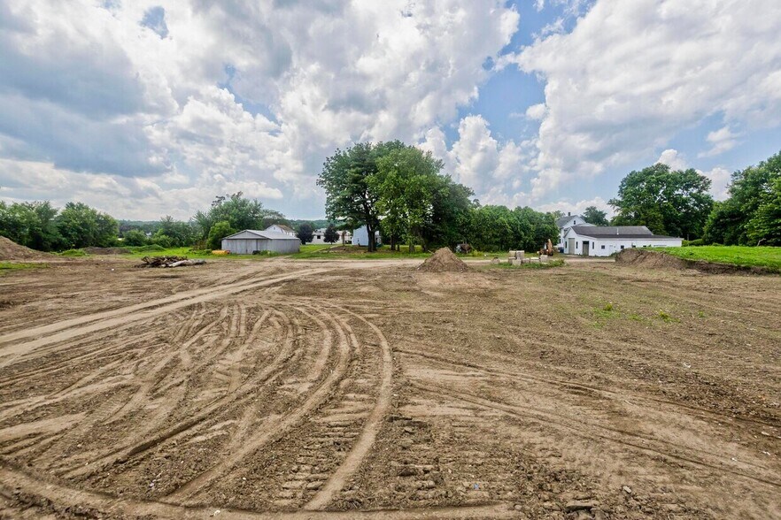 More Photos Of 166-186 Ashley Ave, West Springfield Land For Lease