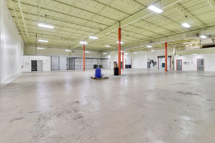 More Photos Of 40 Commercial Ave, Middletown Warehouse For Lease