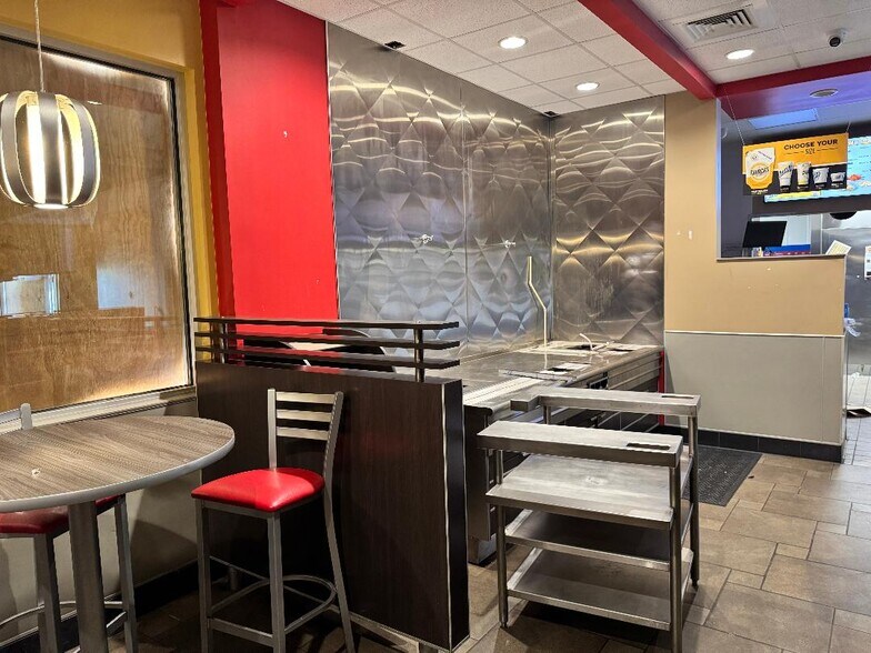More Photos Of 227 E McGalliard Rd, Muncie Fast Food For Lease