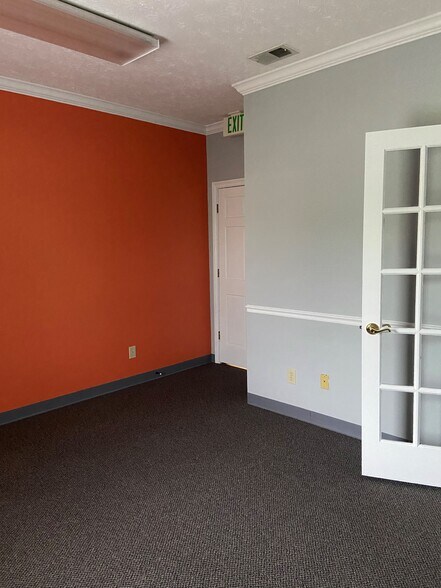 More Photos Of 3125 Dandy Trl, Indianapolis Office For Lease