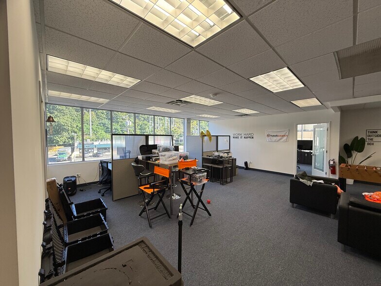 More Photos Of 150 Woodbury Rd, Woodbury Storefront Retail Office For Lease