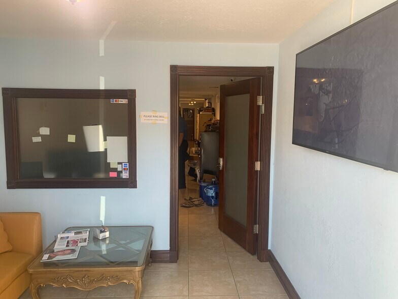 More Photos Of 470 Ansin Blvd, Hallandale Beach Warehouse For Lease