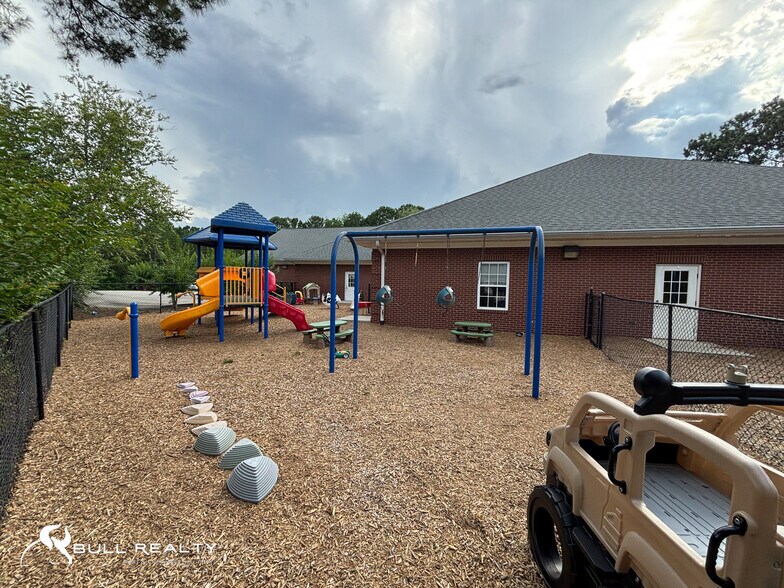 More Photos Of 231 Lana Dr, Gray Daycare Center For Sale