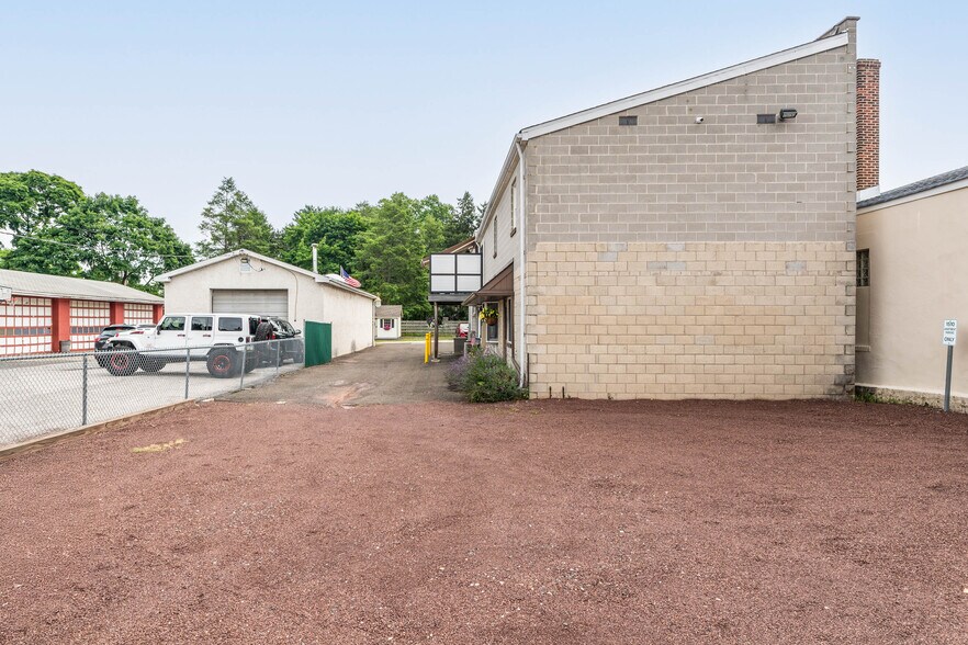 More Photos Of 1510 Bethlehem Pike, Flourtown Storefront Retail Residential For Sale