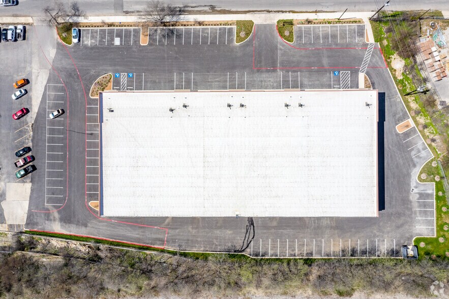 More Photos Of 9702 Ball St, San Antonio Distribution For Lease