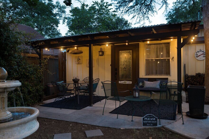 More Photos Of 504 Tivy St, Kerrville Flex For Sale