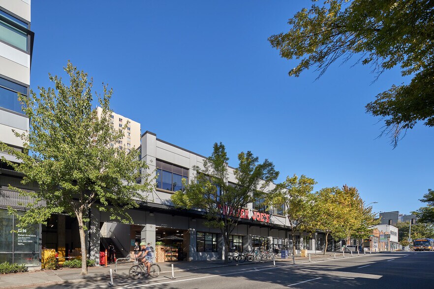 More Photos Of 4555 Roosevelt Way NE, Seattle Office For Lease