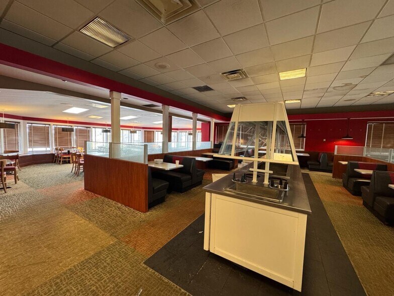 More Photos Of 4765 Montgomery Rd, Cincinnati Restaurant For Sale