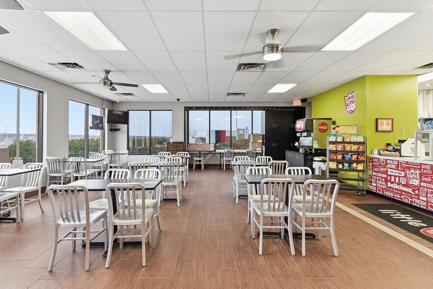 More Photos Of 14005 Q St, Omaha Fast Food For Lease