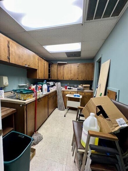 More Photos Of 140 Front Street, Newark Medical For Sale