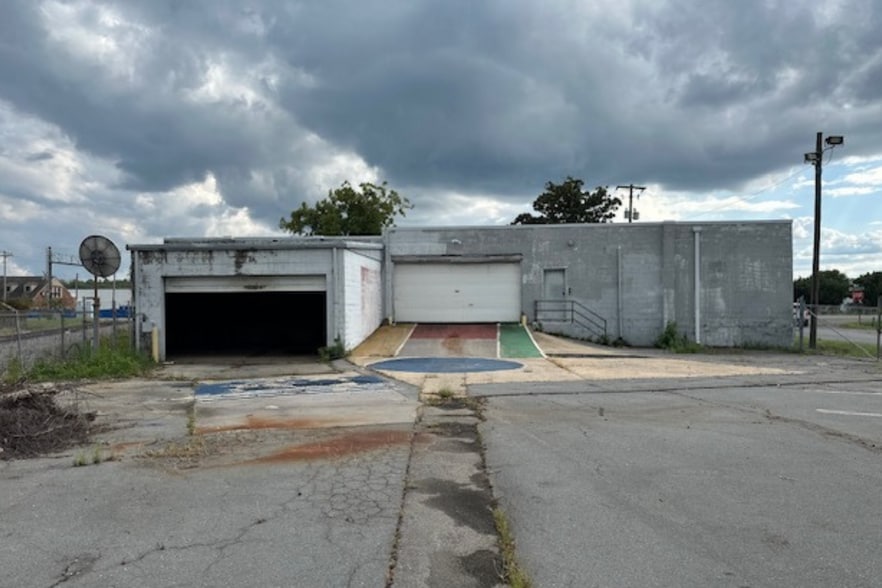 More Photos Of 2500 E Roosevelt Rd, Little Rock Warehouse For Sale