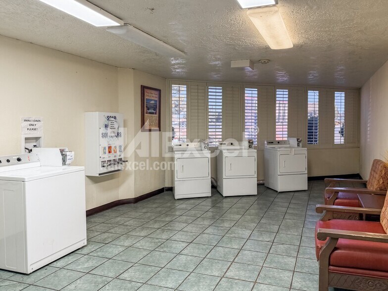 More Photos Of 287 N Lake Powell Blvd, Page Hotel For Sale