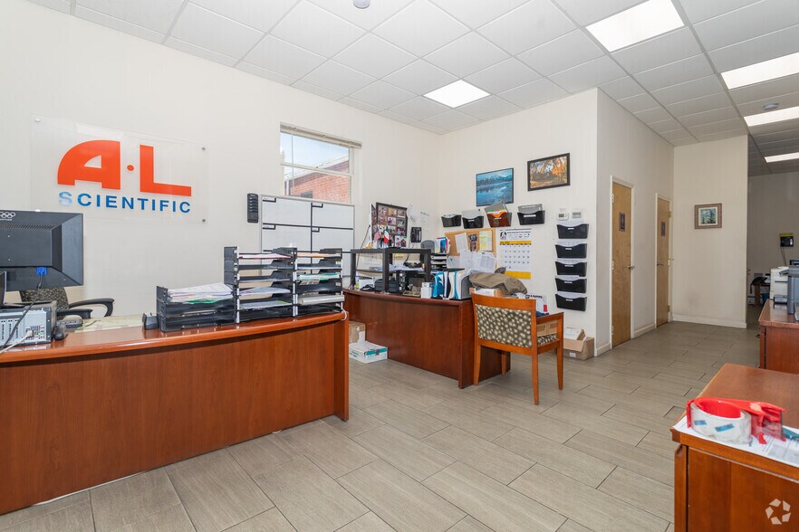 More Photos Of 8805 76th Ave, Glendale Warehouse For Sale