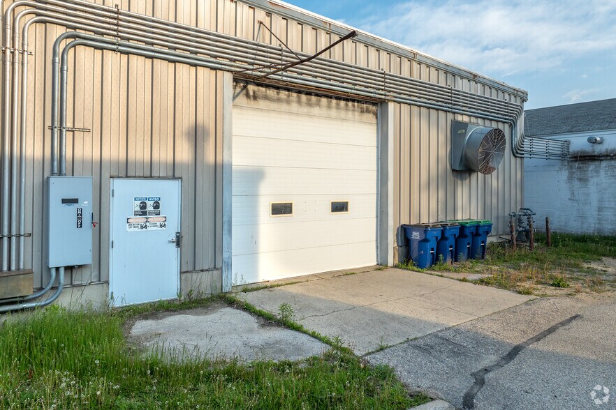 More Photos Of 625 Menomonee St, Theresa Warehouse For Lease