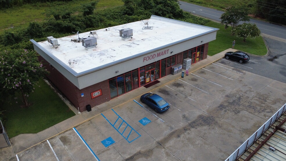 More Photos Of 2999 Jefferson St, Marianna Service Station For Lease