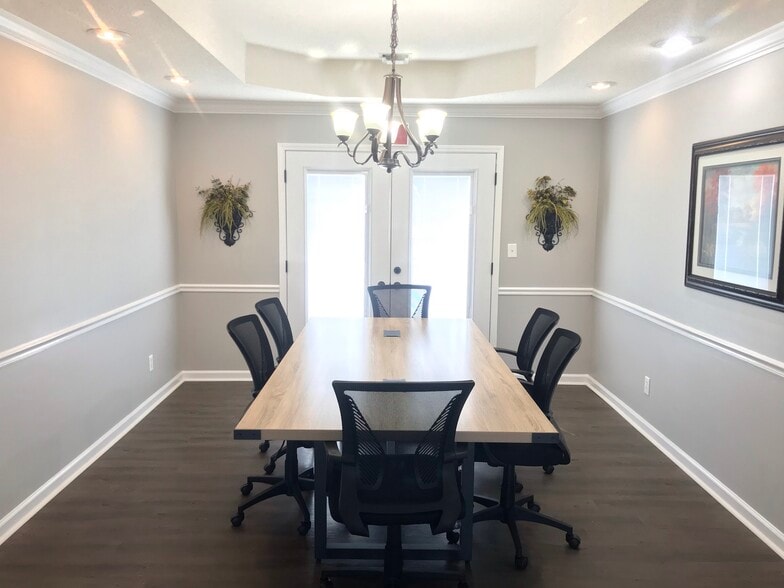 More Photos Of 130 Hillcrest Dr, Clarksville Medical For Lease