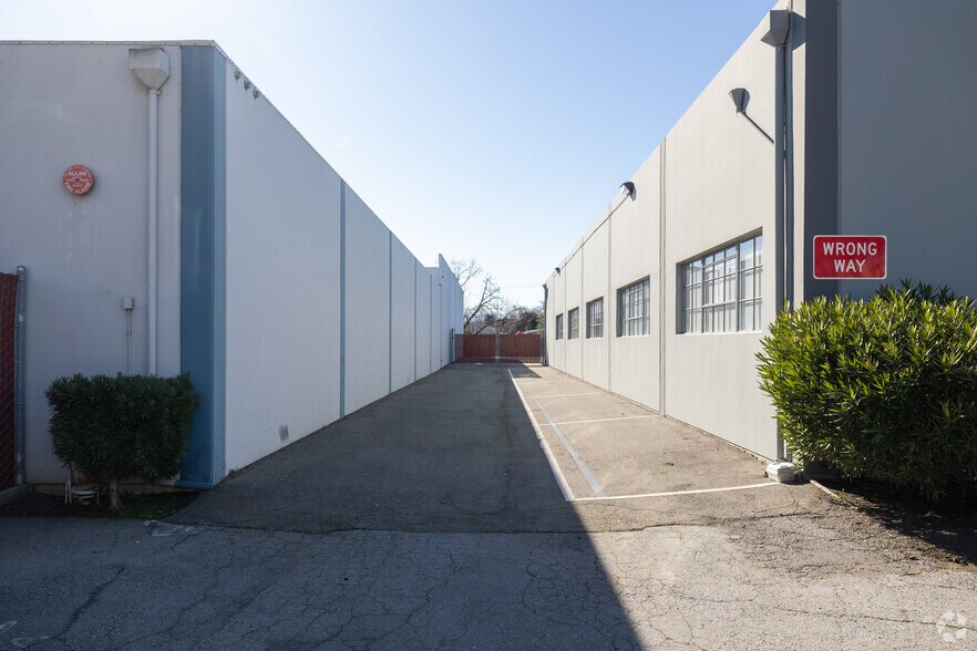 More Photos Of 1020 O'Brien Dr, Menlo Park Warehouse For Sale