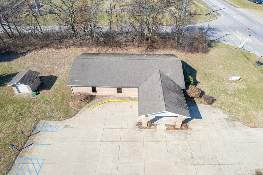 More Photos Of 2103 W 9th St, Mount Carmel Office For Sale