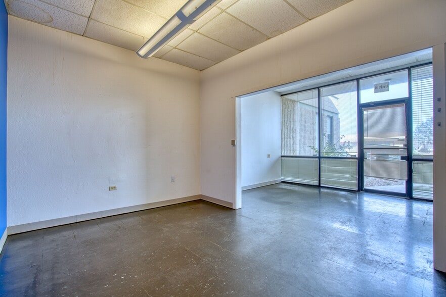 More Photos Of 555 Burbank St, Broomfield Flex For Lease