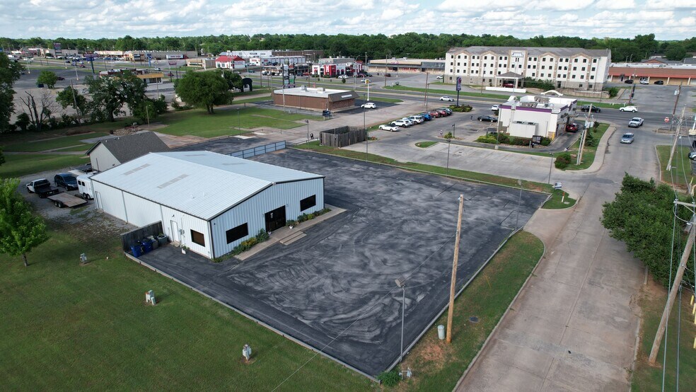 More Photos Of 1665 W Legacy Dr, Duncan Flex For Sale