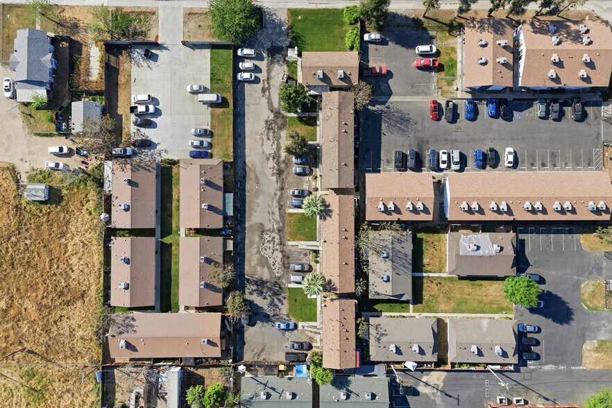 More Photos Of 330 Roberts Ln, Bakersfield Apartments For Sale