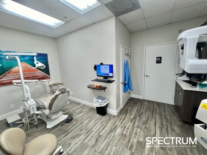 More Photos Of 23206 Lyons Ave, Santa Clarita Medical For Sale