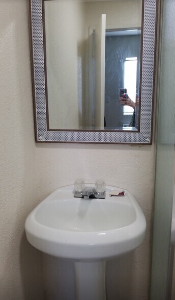 More Photos Of 1526 W Foothill Blvd, Rialto Hotel For Sale