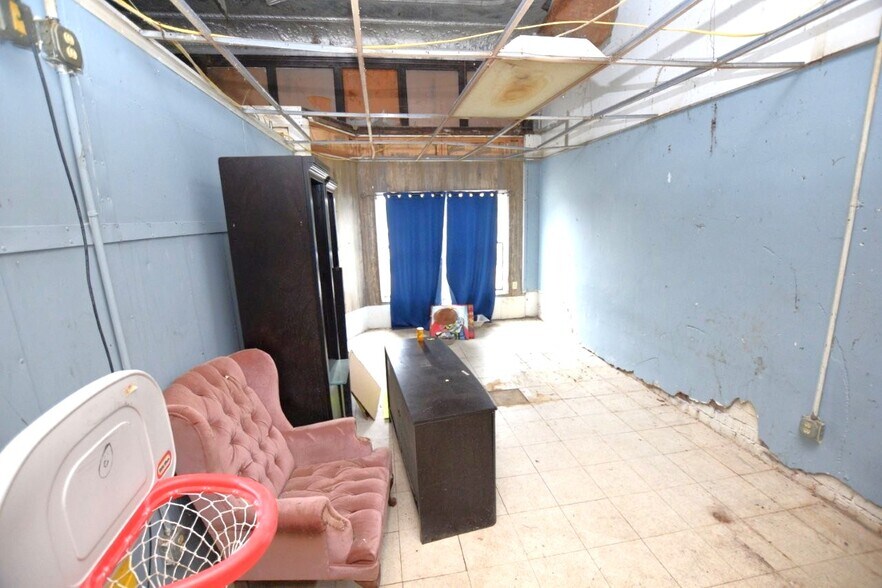 More Photos Of 114 Main St, Watts Apartments For Sale