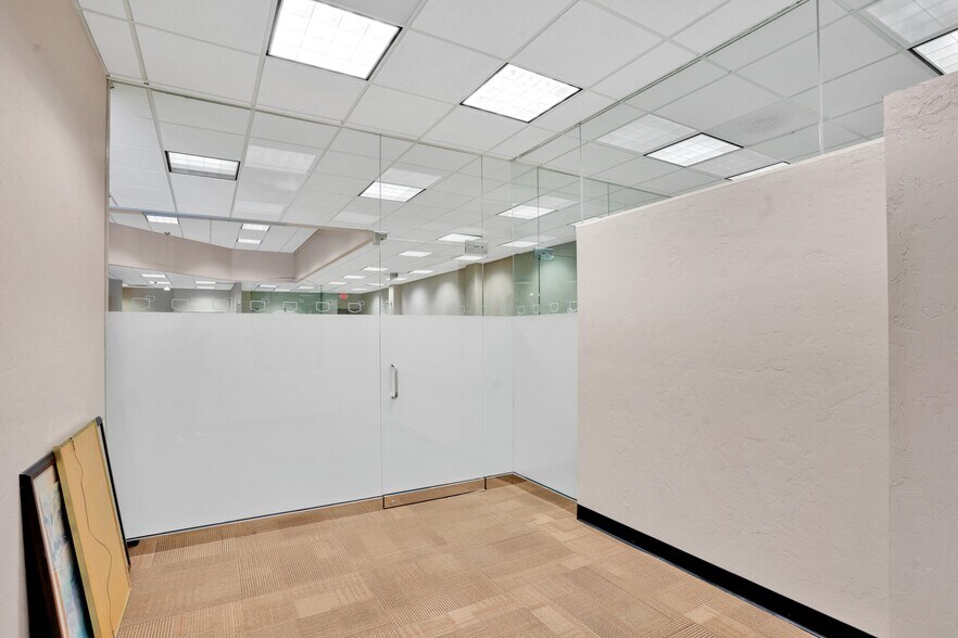 More Photos Of 780 Laurel St, San Carlos Bank For Lease