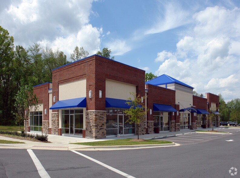 More Photos Of 2538-2546 Somerset Center Dr, Winston-Salem Storefront For Lease