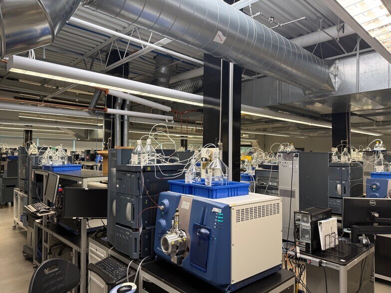 More Photos Of 211 Circuit Dr, North Kingstown Research And Development For Sale