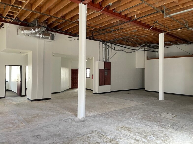 More Photos Of 5542 Buckingham Dr, Huntington Beach Warehouse For Sale