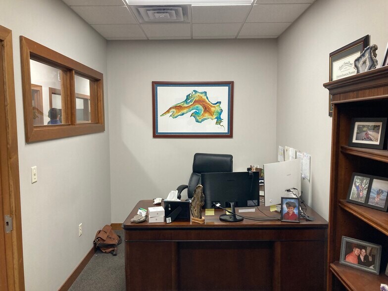 More Photos Of 309 W Superior St, Duluth Storefront For Sale