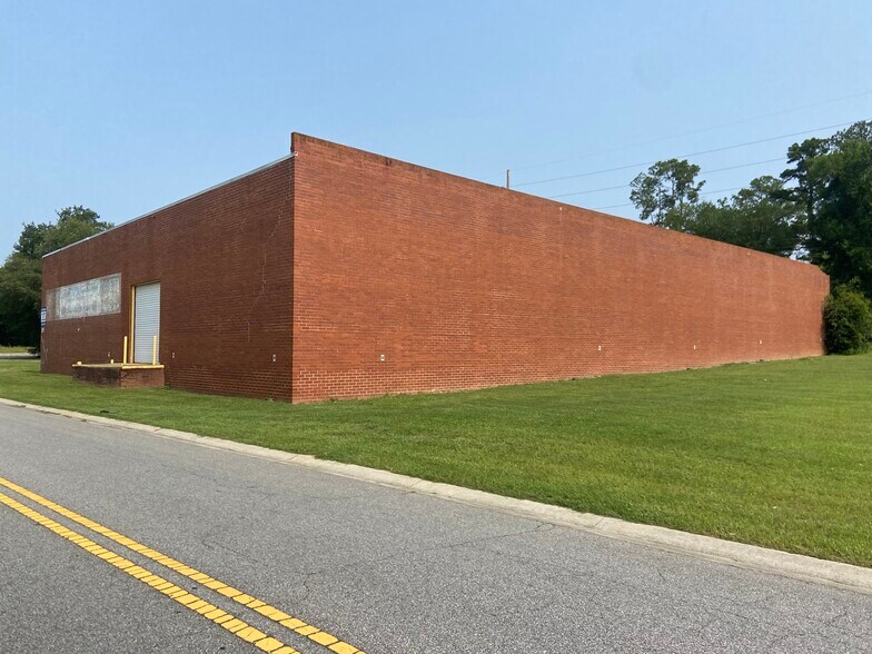 More Photos Of 819 W Roosevelt Ave, Albany Warehouse For Lease