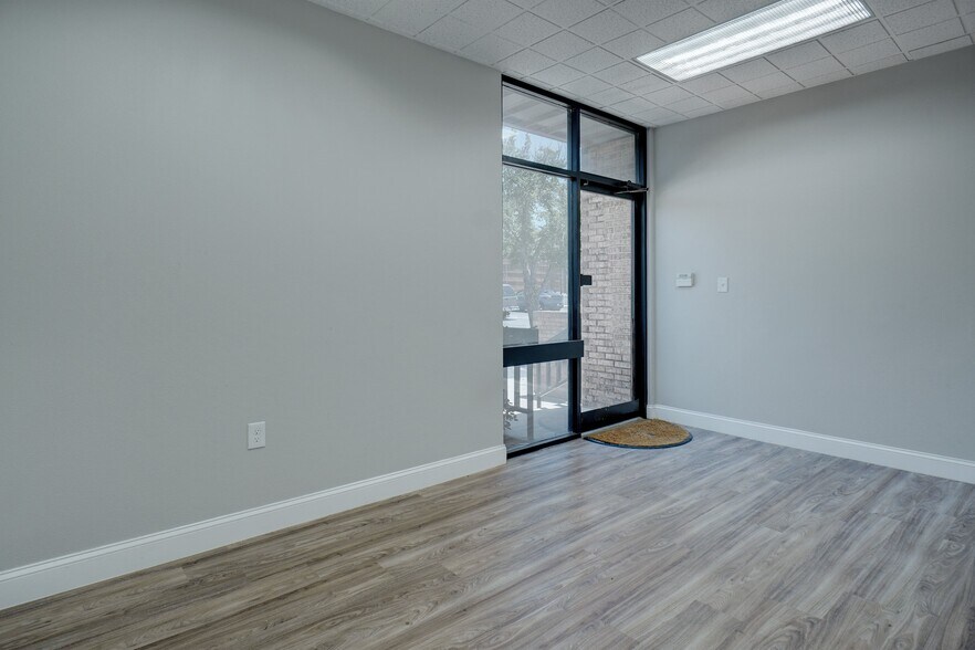 More Photos Of 425 Westpark Way, Euless Office For Sale