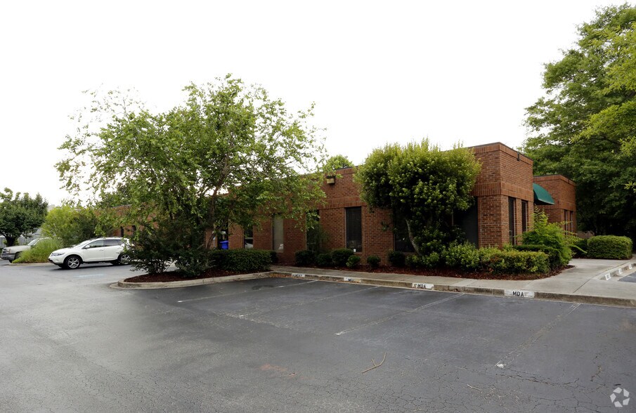 More Photos Of 29 Leinbach Dr, Charleston Office For Lease