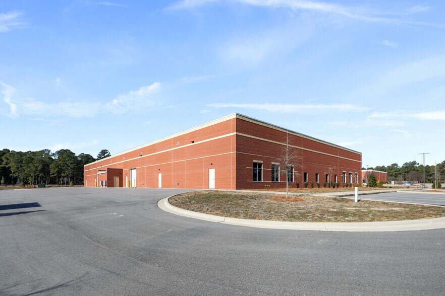 More Photos Of 2810 Procurement Cir, Fayetteville Flex For Sale