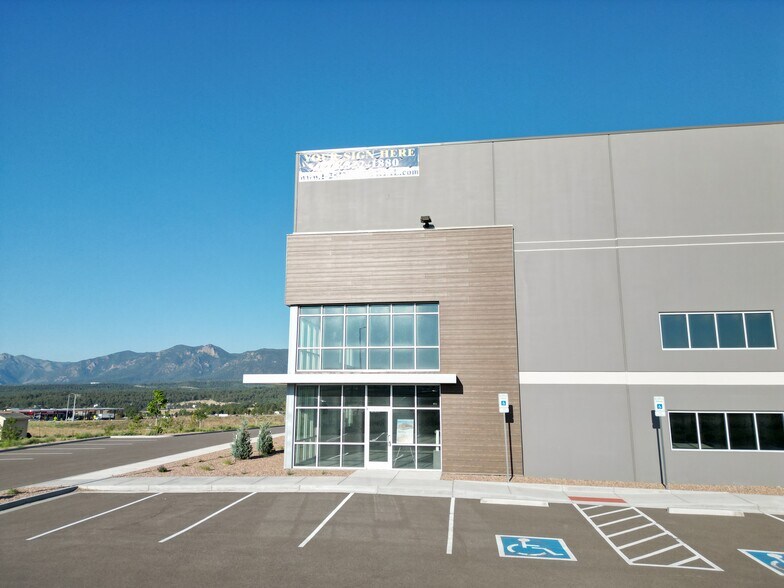 More Photos Of 15707 Terrazzo dr, Colorado Springs Showroom For Lease
