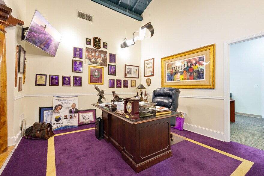 More Photos Of 122 S Calhoun St, Tallahassee Office For Lease