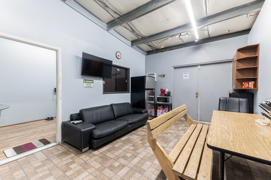 More Photos Of 1033-1047 W 3rd St, San Bernardino Warehouse For Sale